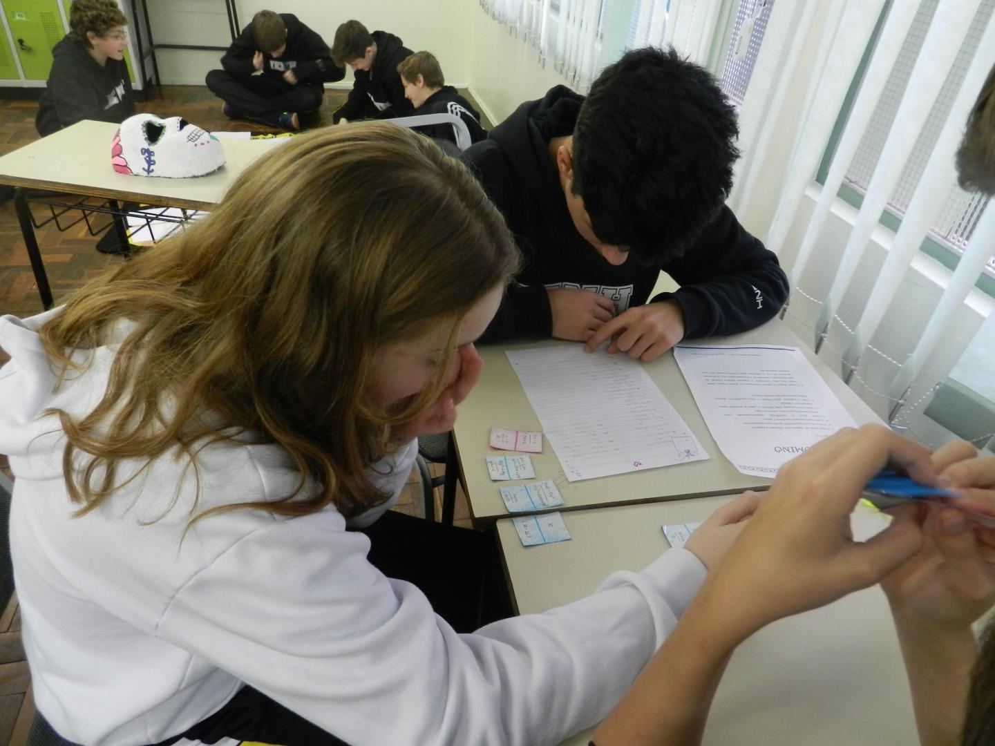 Alunos do 8º ano A criam jogos matemáticos para fixar conteúdos