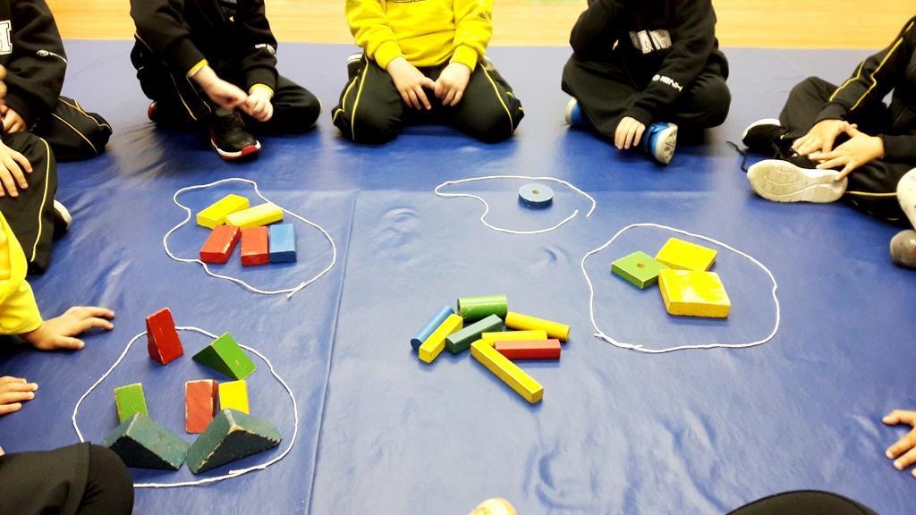 Brincadeiras desenvolvem o raciocínio lógico e matemático no Nível 3C - Faculdade - Portal IENH