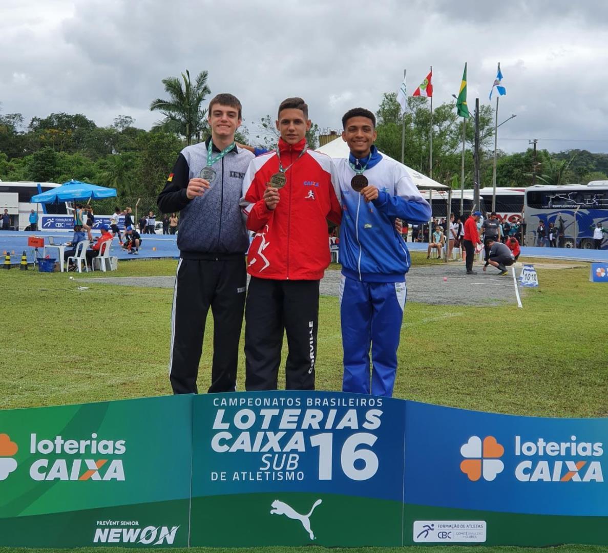 SOGIPA - É campeã! 🏆🔴 A Sogipa levou a melhor no Campeonato Estadual de  Atletismo Sub-16 após os atletas sogipanos conquistarem dez medalhas de  ouro para o clube. Os destaques da equipe